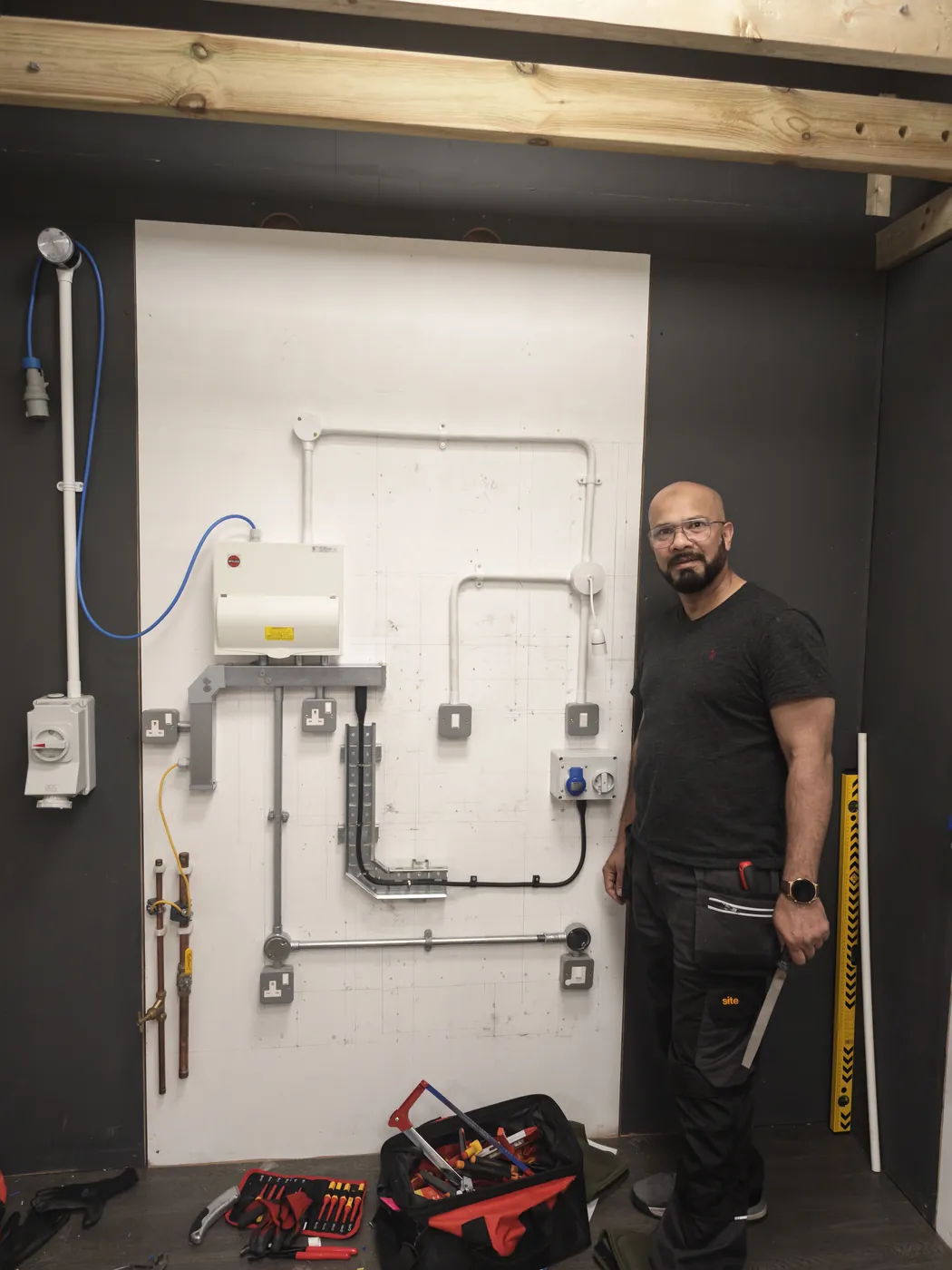 IMASSX Electric electrician with tools in Milton Keynes